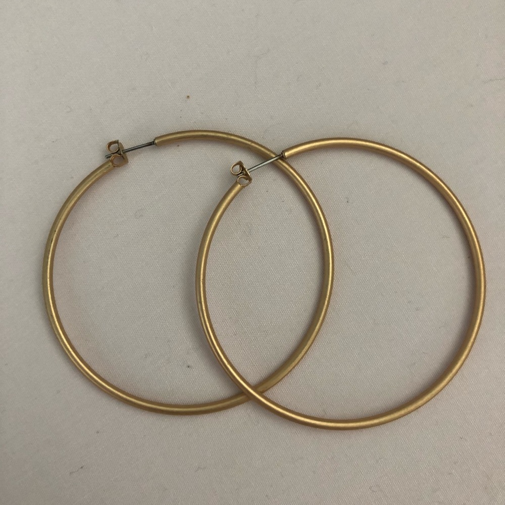 red dress boutique gold hoops